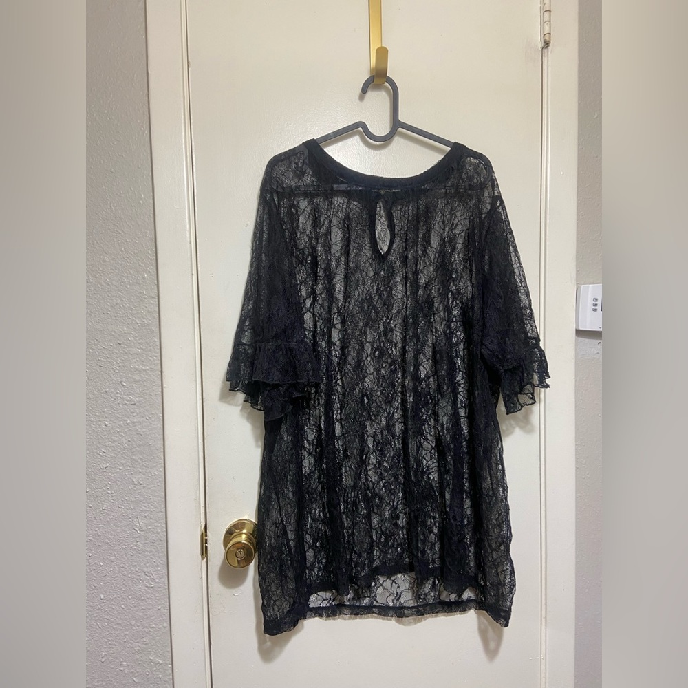 Ava & Vic 3X lace top